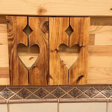 Alice - Adults Only 4*