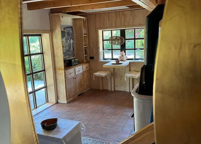 Alice - Adults Only 招待所 布莱德