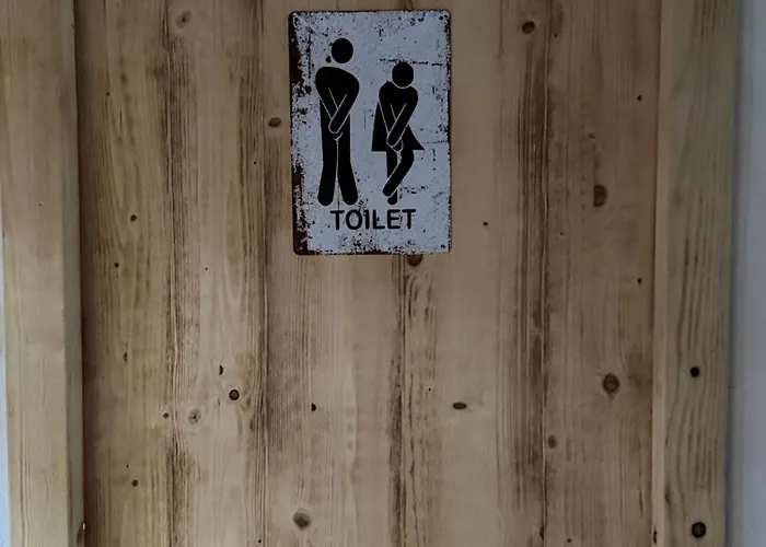 Alice - Adults Only בית הארחה